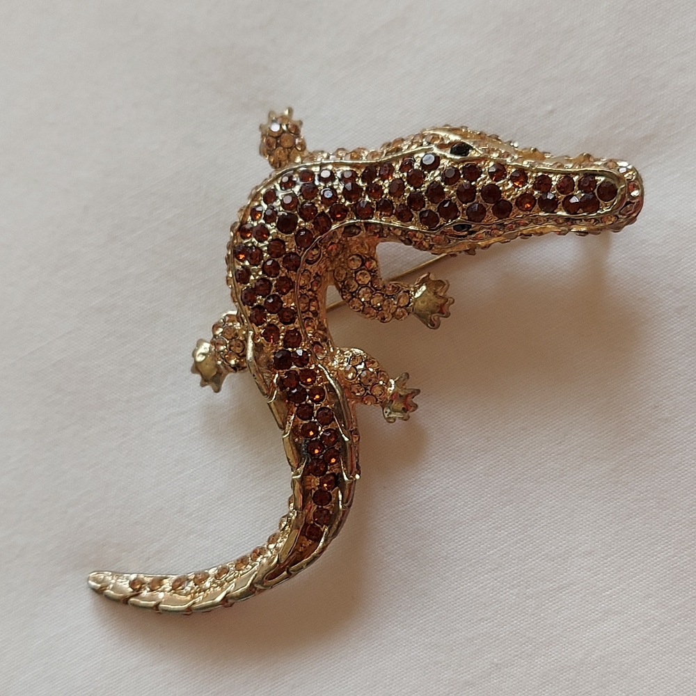Vintage Allagator Brooch Pen Goldtone With Shiny Clear & Burgandy Rhinestones